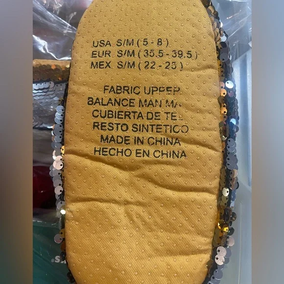 Dan Dee Collectors Choice sequined elf slippers with golden bells. Size Medium - Picture 13 of 13